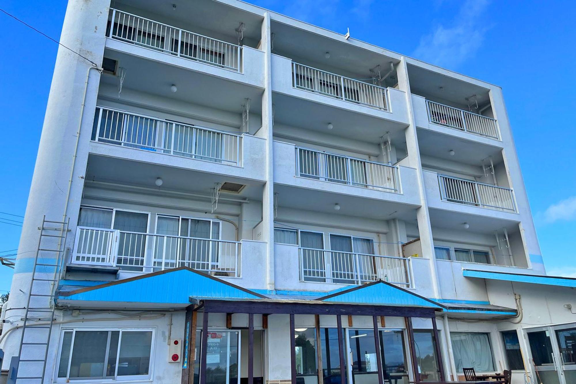 Crystal Inn Onna Exterior photo